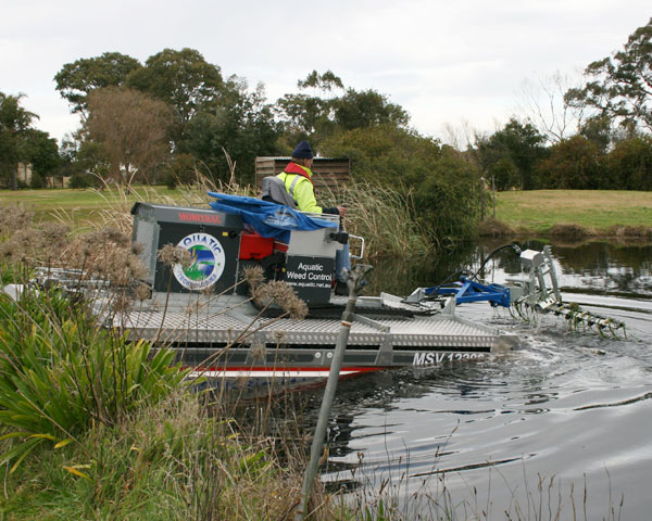 aquatic-technologies-weed-harvesting-services-03