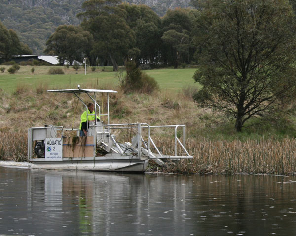 aquatic-technologies-weed-harvesting-services-04
